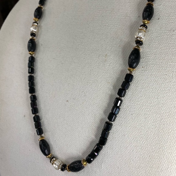 Interesting vintage black faceted barrel bead necklace - Picture 3 of 7